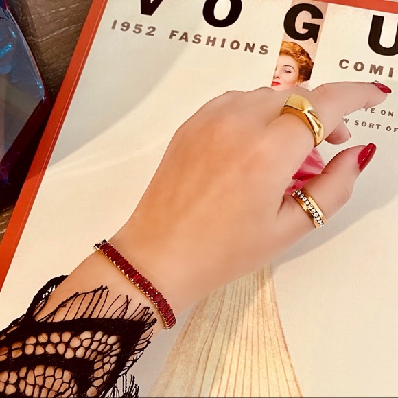 18k Gold Statement Minimalist Irregular Elevated Design Ring - Picture 3 of 9